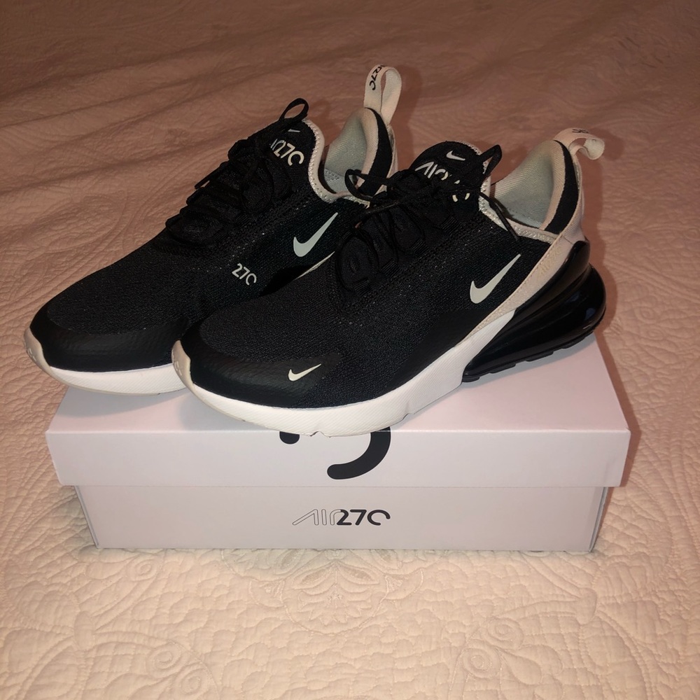 Nike Women’s Air Max 270 Size 9